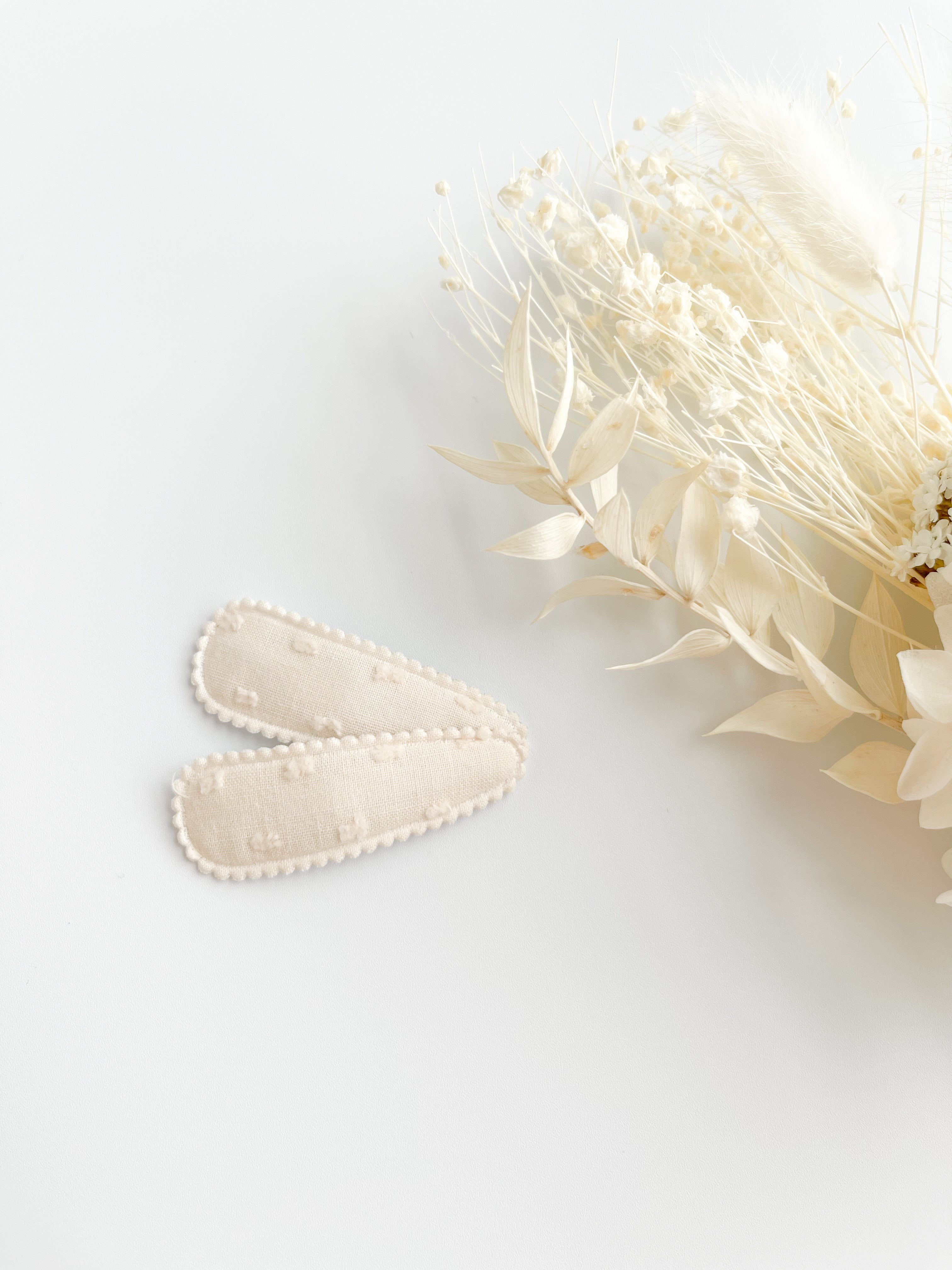 Cream Dotti Linen Snap Clip Set