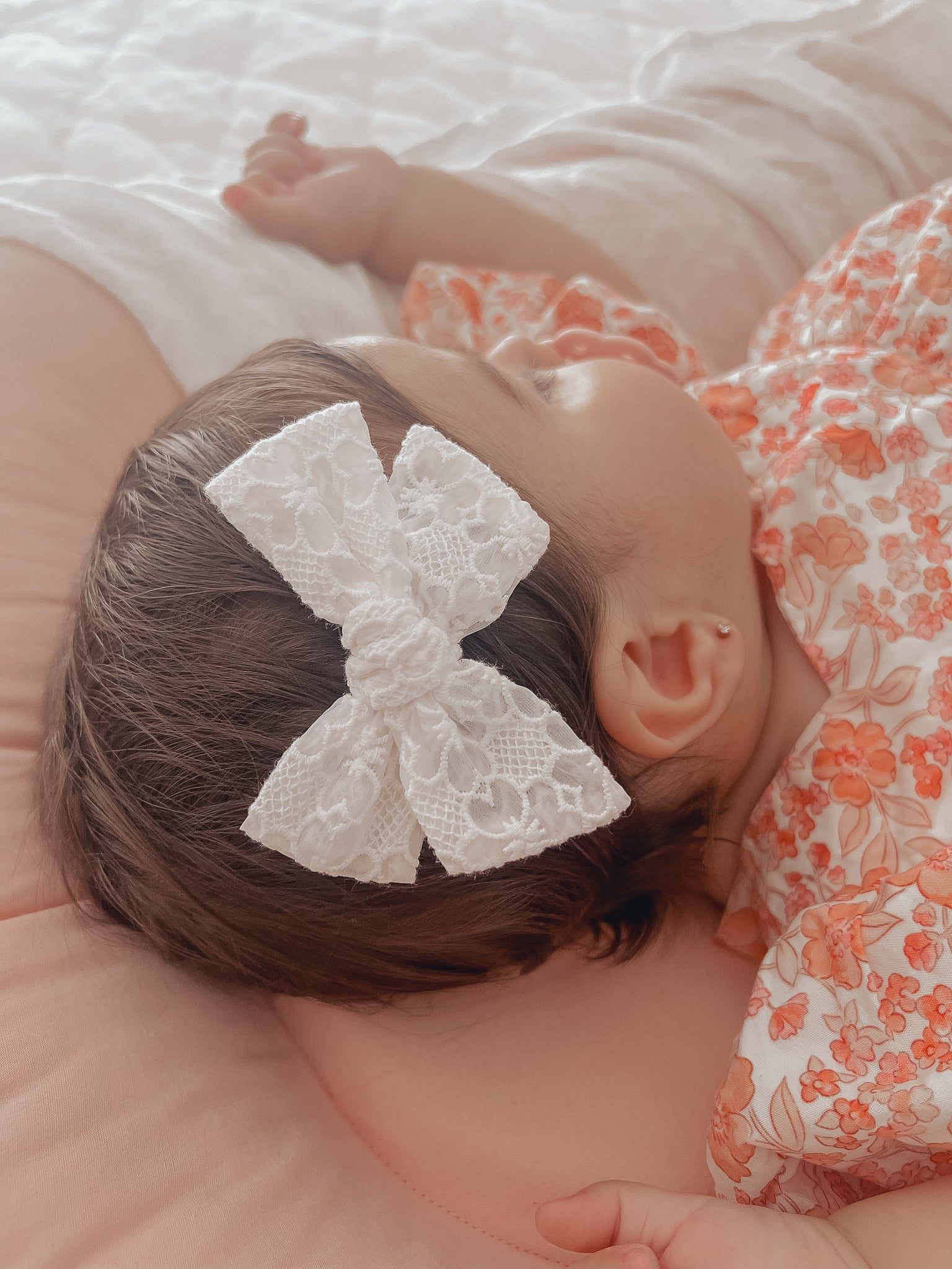 Elegant Lace Clip